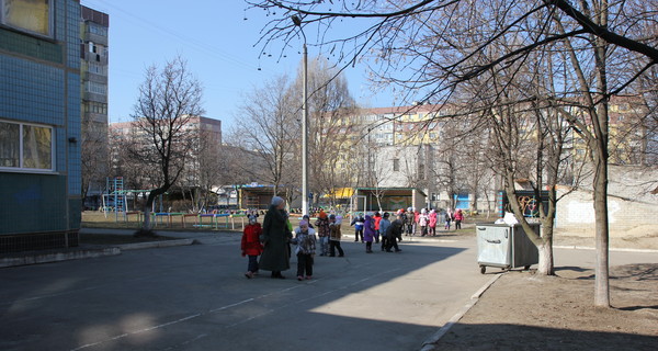 Детсадовцы нашли использованные шприцы и стали играть в доктора 