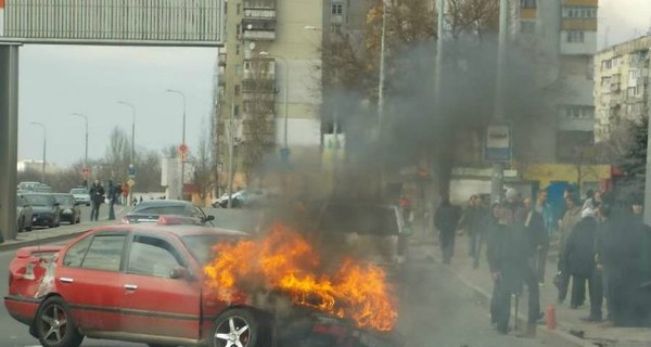 В Одессе жуткая авария: одна машина сгорела дотла, другую смяло в лепешку [ФОТО]