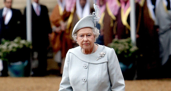 Королеву Великобритании срочно госпитализировали   