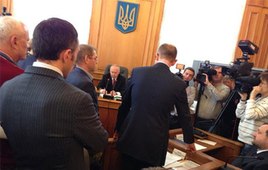 Оппозиционеры заблокировали согласительный совет