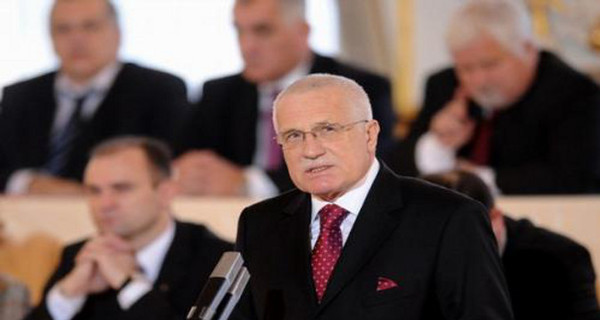 Сенат Чехии обвинил своего президента в госизмене