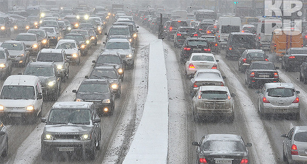 Центр Киева стоит в пробке