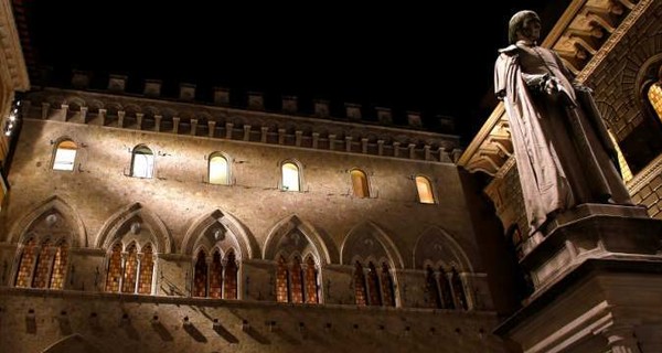 Пресс-секретарь известного итальянского банка выбросился из окна