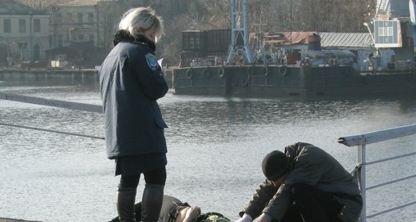 В Николаеве на мосту повесилась школьница