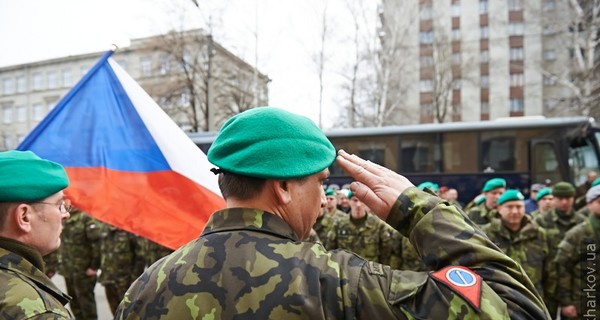 По Харькову прошли чехи в форме Второй мировой войны