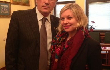 Ющенко тоже празднует Женский день