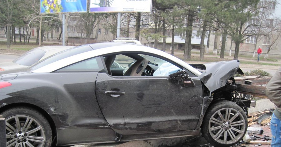 Жуткое ДТП в Одессе: водителю иномарки всего 16 лет!