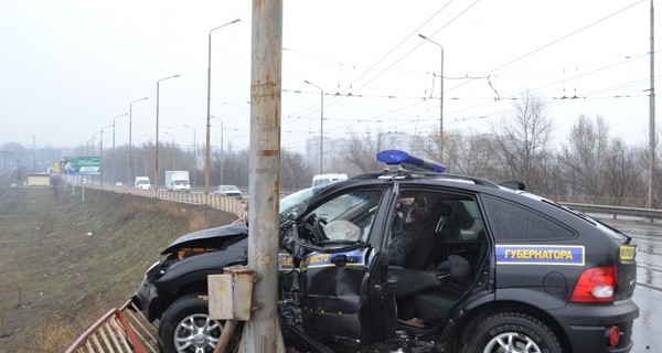 В Днепропетровске в ДТП на мосту попала патрульная машина