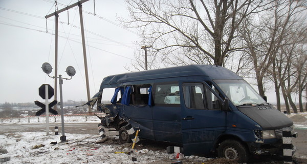 Стали известны детали  столкновения автобуса и поезда