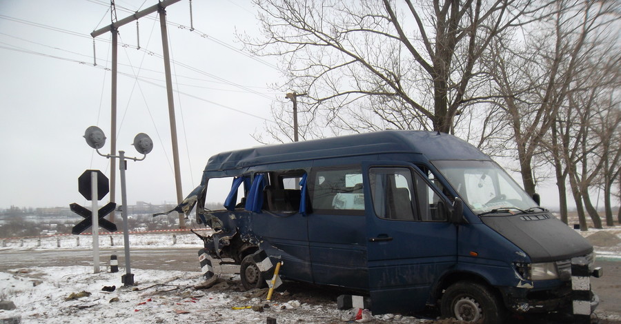 Стали известны детали  столкновения автобуса и поезда