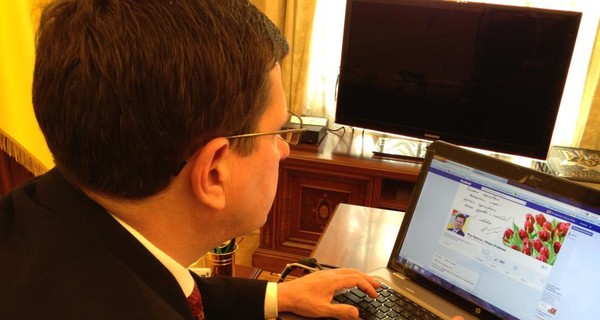 Мэр Одесса завел страницу на Фейсбук, выучил Интернет-сленг и прочел послание Дарт-вейдера