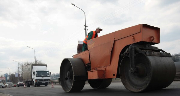 В Донецке начинают ремонтировать дороги