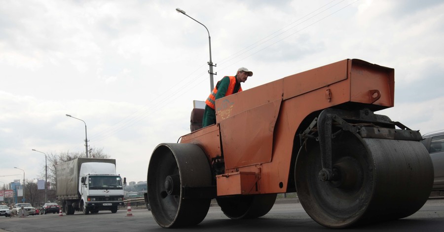 В Донецке начинают ремонтировать дороги
