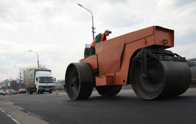 В Донецке начинают ремонтировать дороги