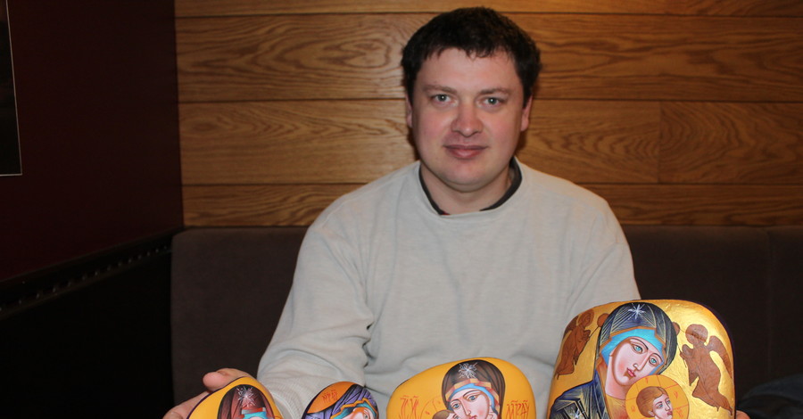 Львовянин пишет лики святых на речных булыжниках 