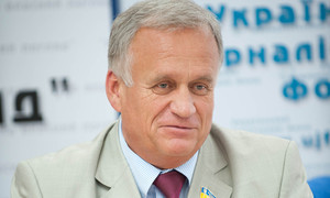 Ярослав Сухый: Яценюку стоит или поменять райтеров, или самому взяться за учебники по украинскому языку