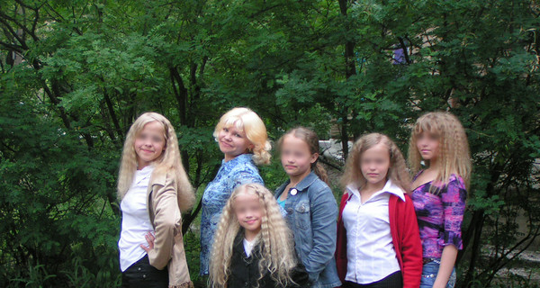 Соцработников, которые не уследили за убийством двух девочек, приговорили к трем годам