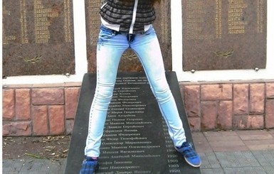 Фотосессия школьницы на могильных плитах 