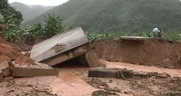 В Бразилии 13 человек погибли под оползнями