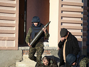 Контрактник подорвался дома на украденном из части снаряде?