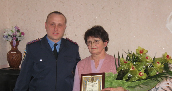 Воспитательница детсада скрутила вора поясом от своего халата 