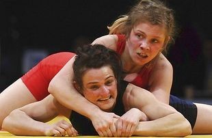 Украинки завоевали бронзу в чемпионате Европы по борьбе