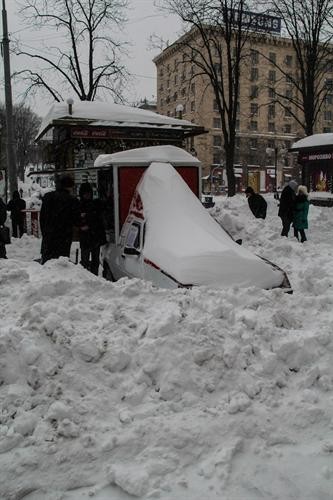 Экс-министр обороны из-за сугробов на дорогах пропустил 10 годовщину своей свадьбы