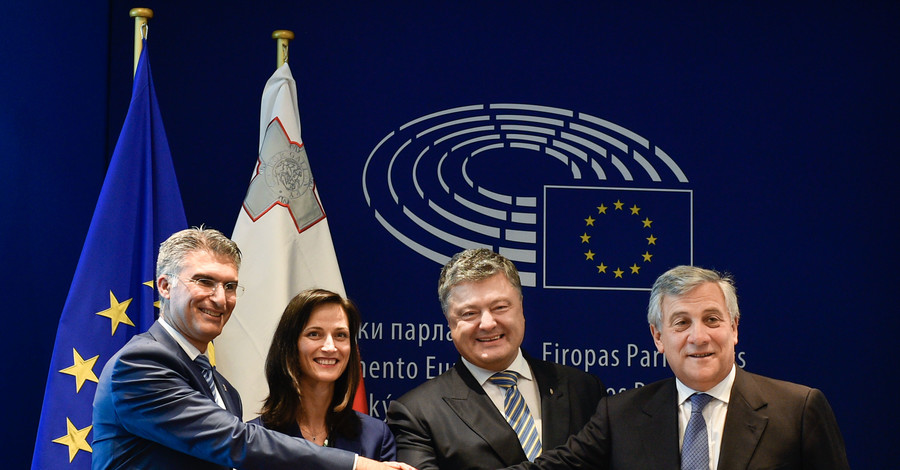 В Европарламенте подписали безвиз