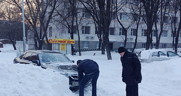 Киевские власти грозят штрафами за неубранный снег