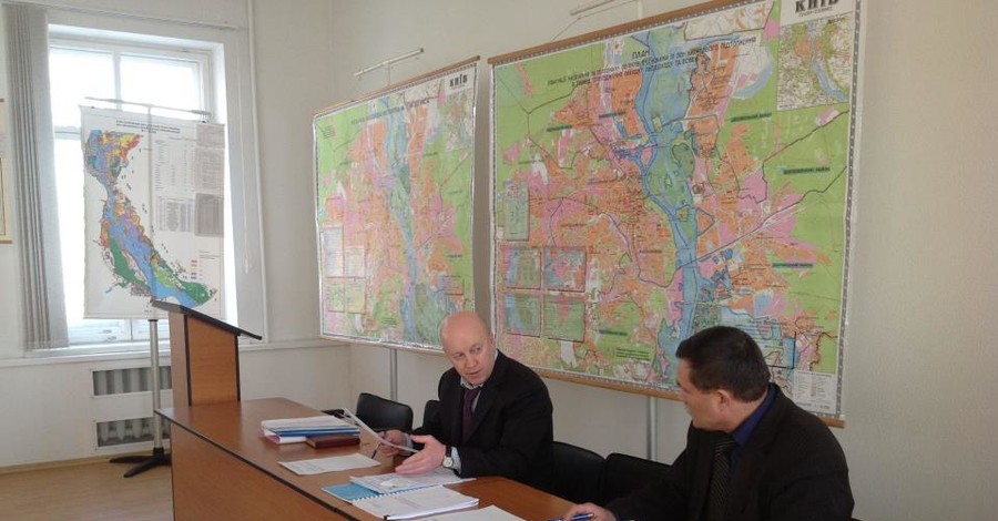 Чиновники начали подготовку к паводку в Киеве: развесили сразу две карты столицы