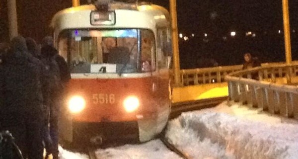 В Киеве трамвай сошел с рельсов