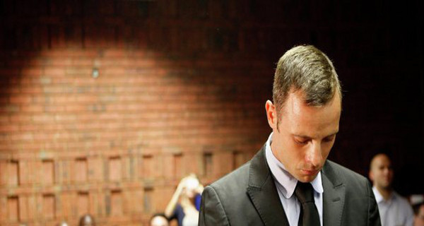 Адвокаты паралимпийца Писториуса требуют разрешить ему выезжать за пределы ЮАР