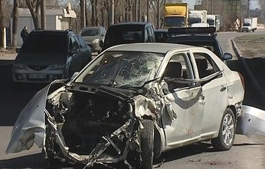 ДТП в Днепропетровске: от удара у машины вышибло двигатель