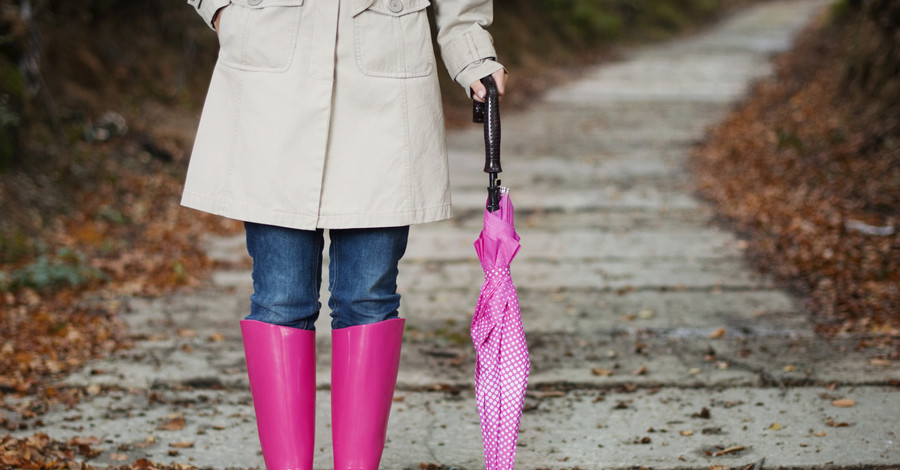 В преддверии потопа киевляне разметают резиновые сапоги