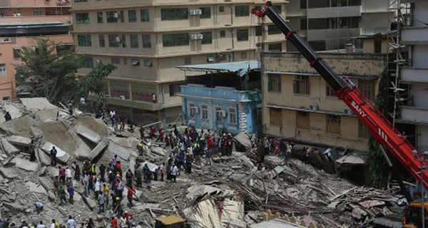 Число жертв обрушения дома в Танзании достигло 29 человек 