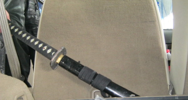 Пограничники задержали россиянина c самурайским мечом