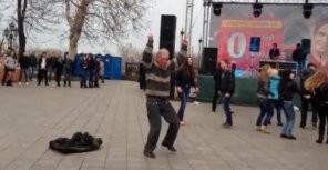 Одесский танцующий дед взорвал YouTube