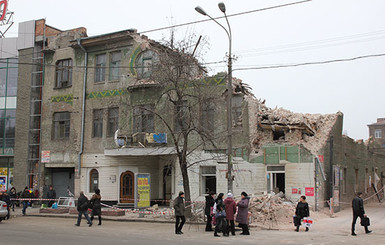 В центре города рухнул столетний дом
