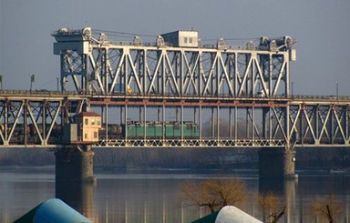 Кременчугский мост через Днепр  могут закрыть уже через две недели