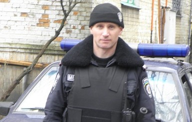 На Львовщине милиционер спас родителей пятерых детей, которых замело снегом по голову