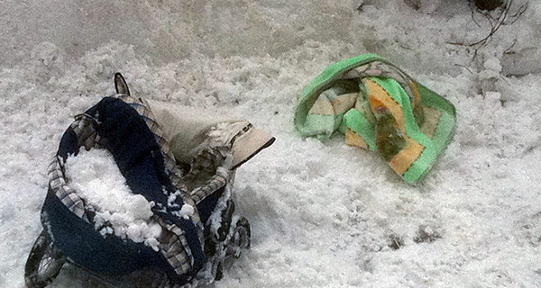 В России упавший с крыши снег убил двухлетнего ребенка 
