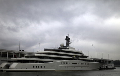Яхта олигарха Абрамовича перестала быть самой роскошной в мире 