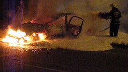 В Киеве автомобиль сгорел прямо на трассе