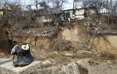 Столица продолжает ползти. Жертв пока нет 