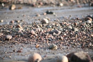 В Енакиево подростки на скутере забросали школьниц камнями 