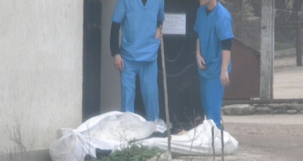 Ритуальщики вырвали у трупов зубы?