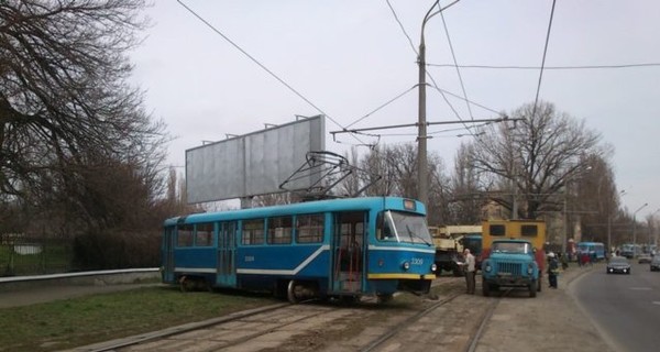 В Одессе с рельсов сошел трамвай