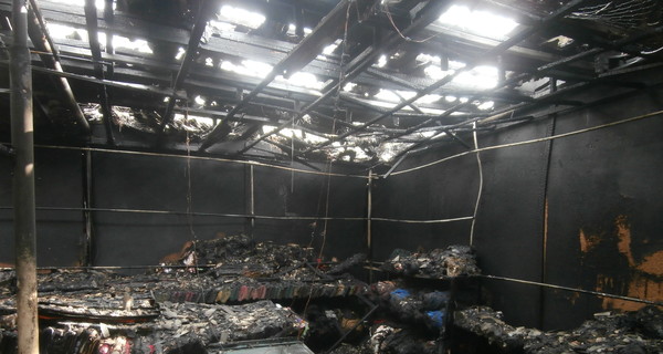 В районе Симферопольского рынка сгорело несколько магазинов