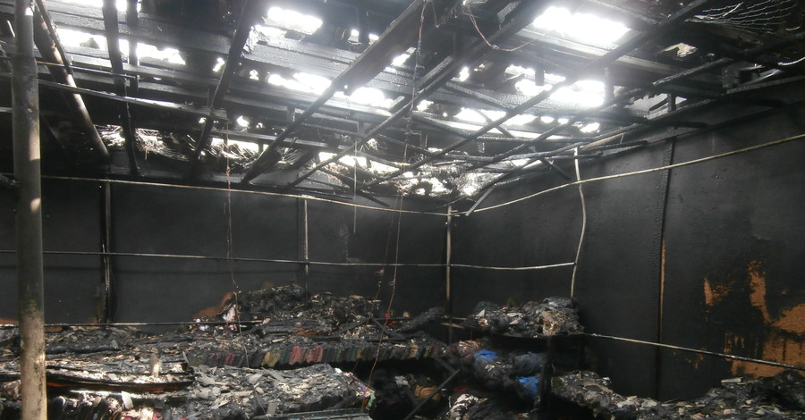 В районе Симферопольского рынка сгорело несколько магазинов