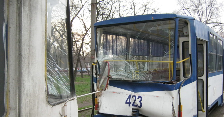 Прокуратура взяла на контроль расследование аварии двух трамваев в Запорожье